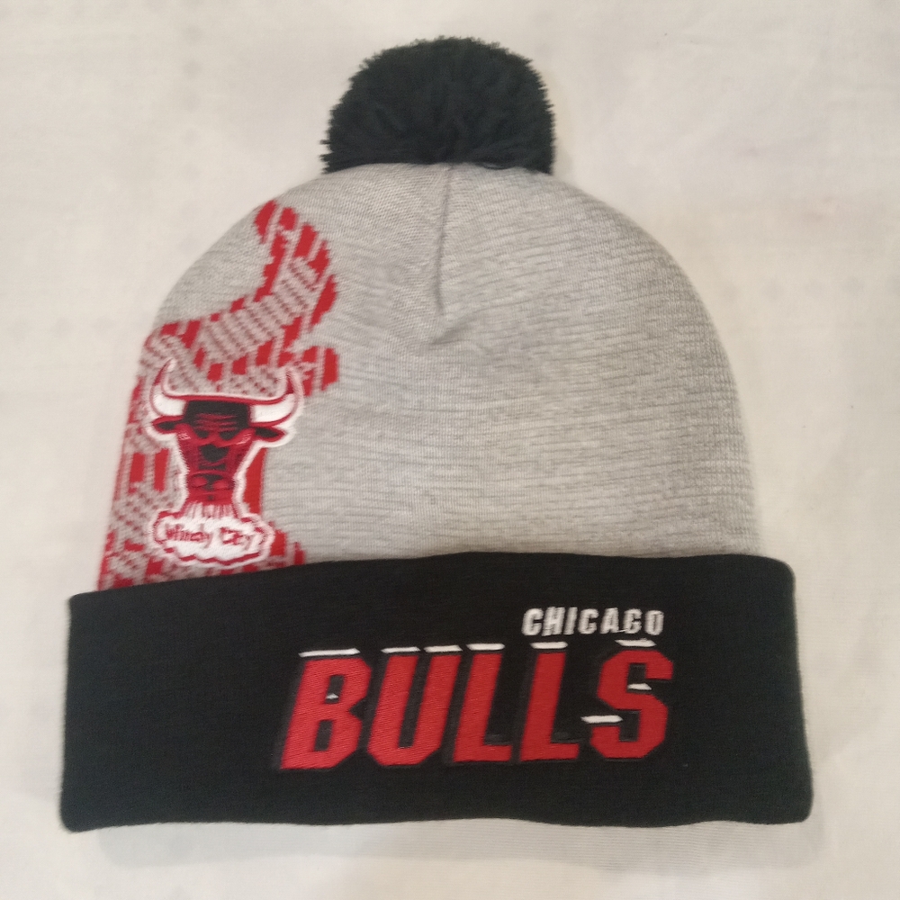 Mitchell & Ness Chicago Bulls Men's Gray and Black Beanie Hat One Size NWT
